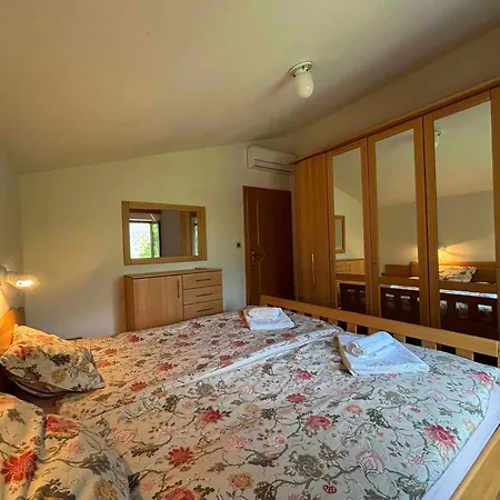 Holiday home With A - C In 55200