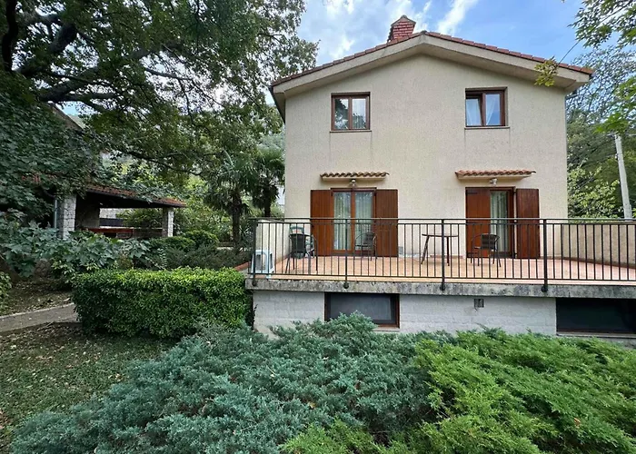 Ferienhaus With A - C In 55200